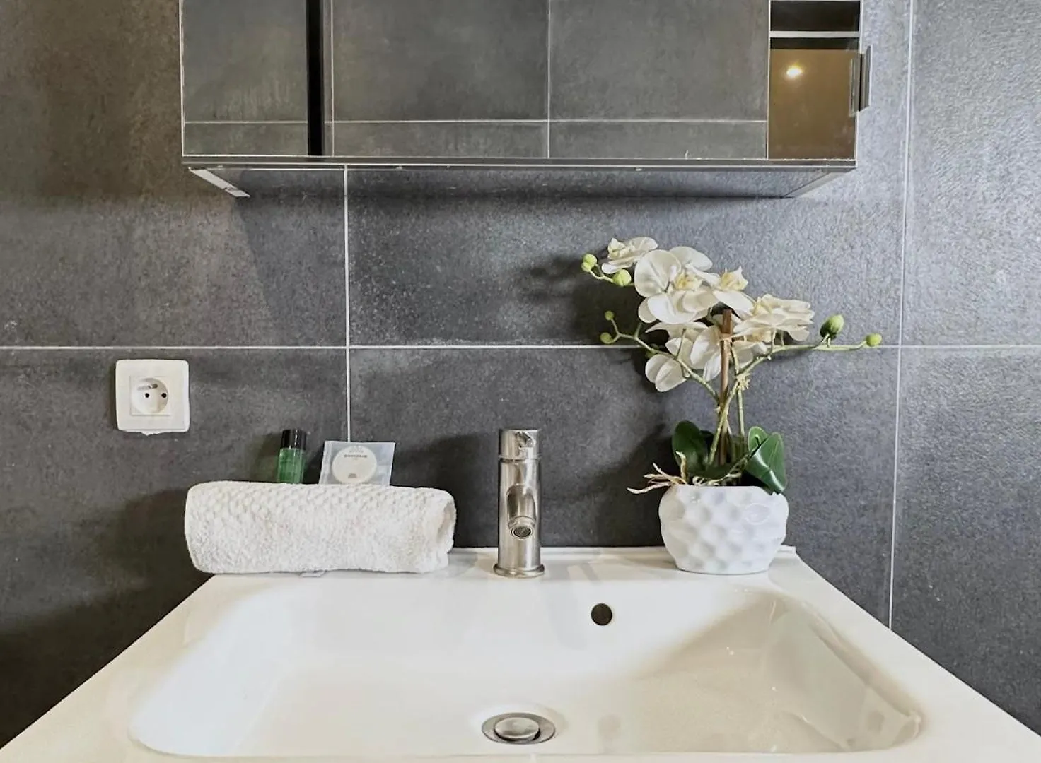 Luxury Family Getaway Near Place Vendome Paris