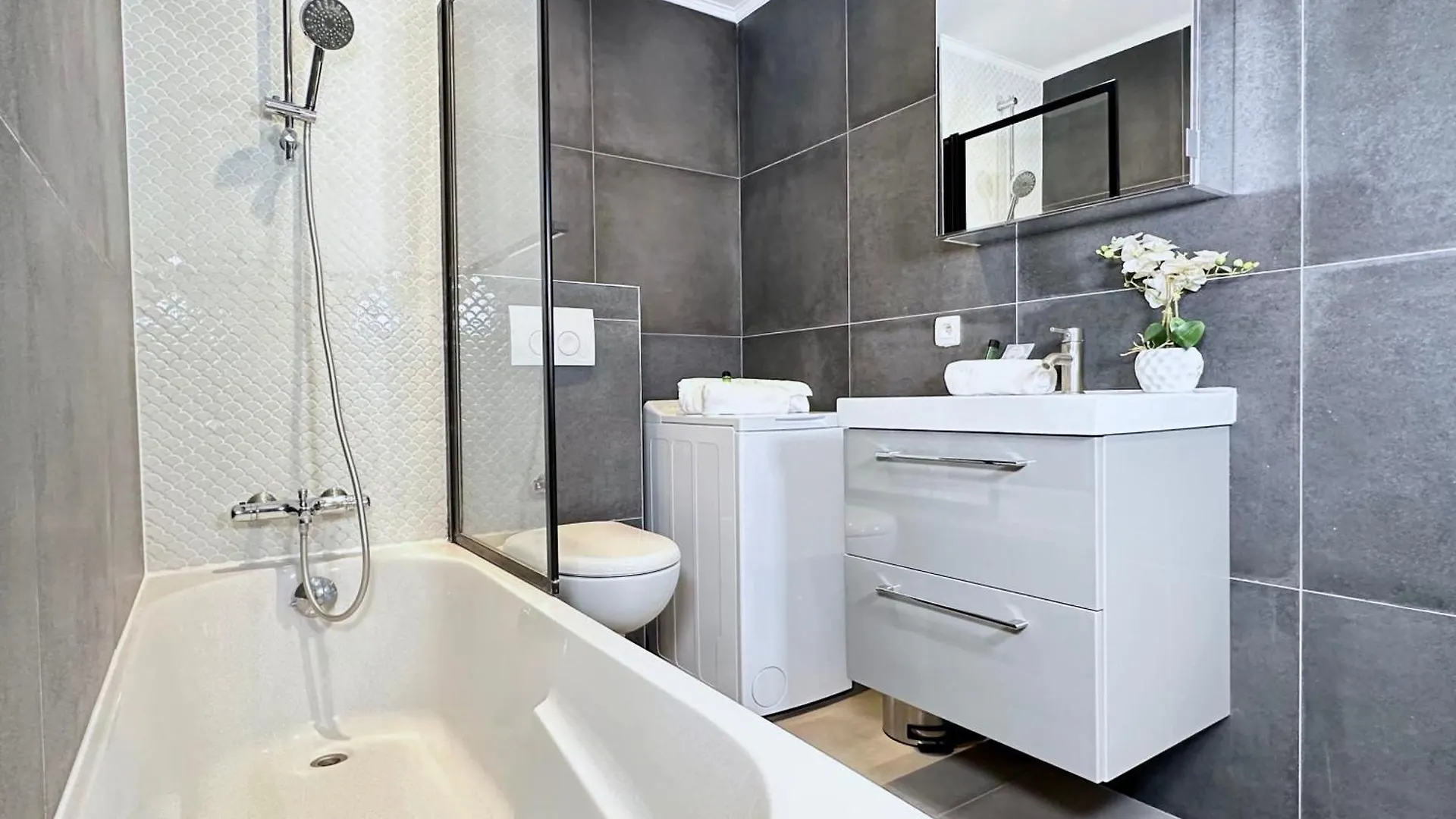 Luxury Family Getaway Near Place Vendome Paris