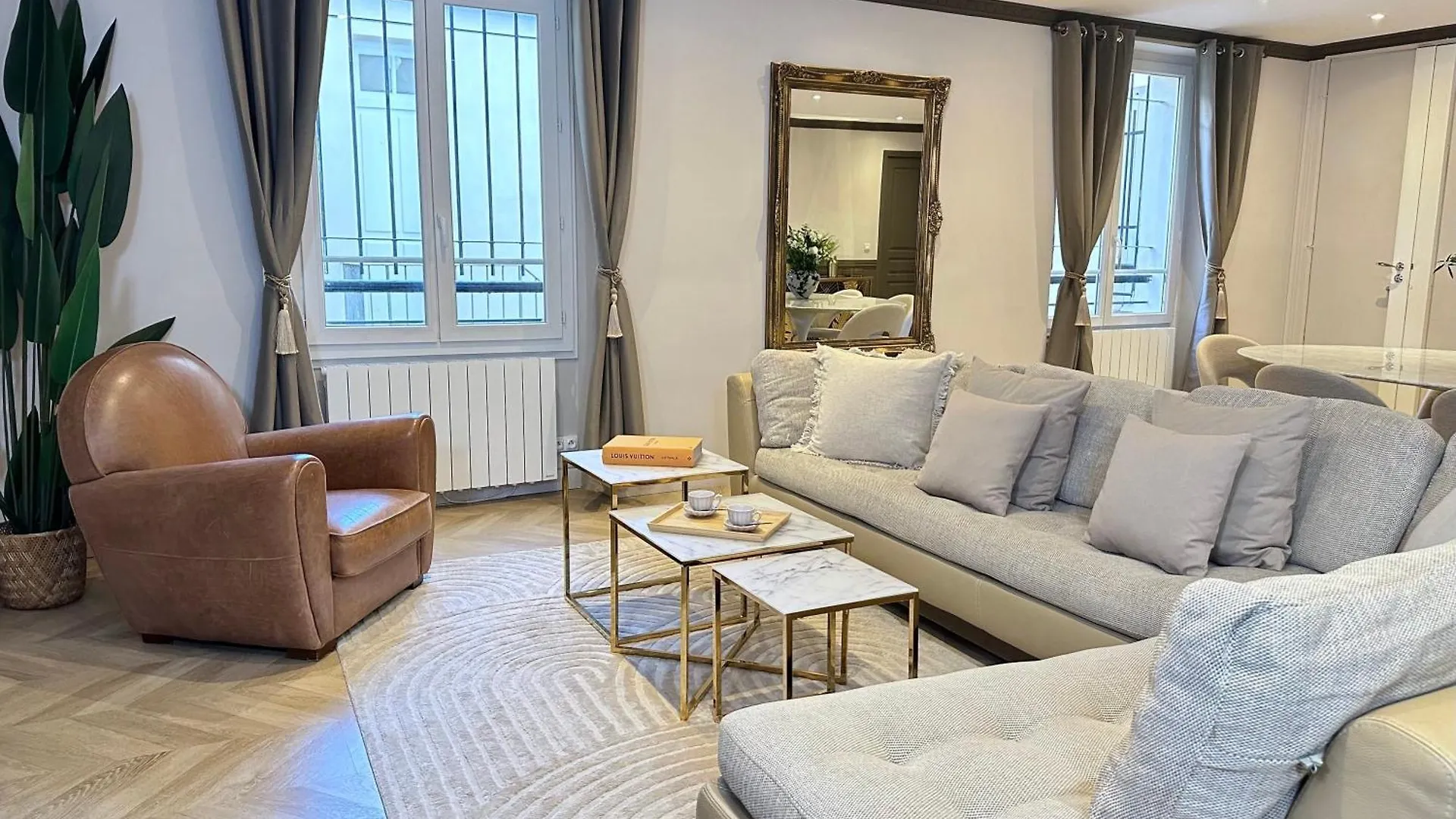 Luxury Family Getaway Near Place Vendome Apartment Paris
