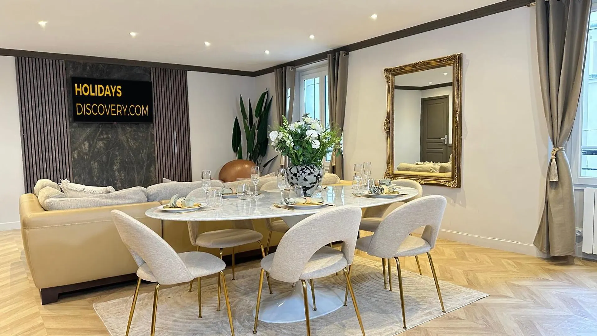 Luxury Family Getaway Near Place Vendome Paris